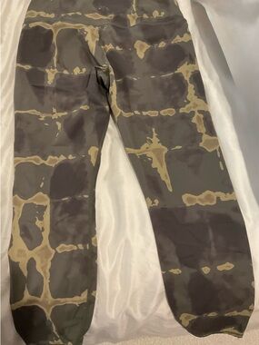Varley Olive and Tan Tie-Dye Leggings